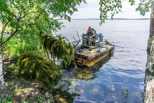 Очищение акватории озера Шарташ(2021)|Фото: facebook.com / Алексей Вихарев