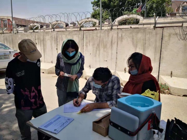 Граждане КНР, живущие в Афганистане, регистрируются для вакцинации при посольстве(2021)|Фото:  af.china-embassy.org