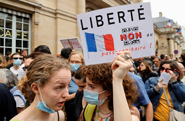 Многотысячные протесты против ковидных ограничений во Франции(2021)|Фото: Pascal Rossignol / Reuters