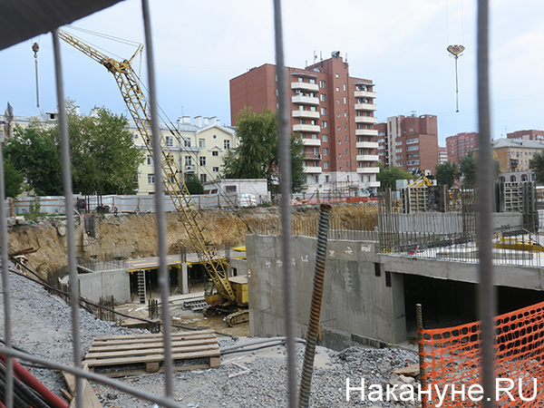 Стройка на Декабристов 20 в Екатеринбурге(2021)|Фото: Накануне.RU