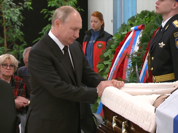 Владимир Путин, прощание с Евгением Зиничевым(2021)|Фото: НТВ