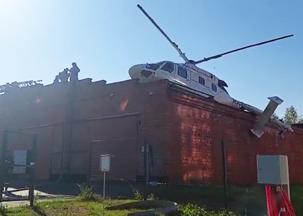 Аварийная посадка вертолета Ансат в Удмуртии.(2021)|Фото: пресс-служба МЧС России