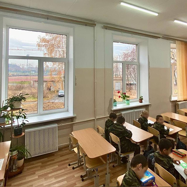 Замена окон в школе № 112 в Екатеринбурге(2021)|Фото: Алексей Вихарев