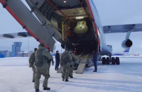 контингент ОДКБ отправляется в Казахстан(2022)|Фото: t.me/bazabazon, скриншот видео