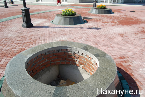 клумба без цветов | Фото:Накануне.RU