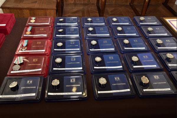 награды, медали(2022)|Фото: пресс-служба правительства Новосибирской области
