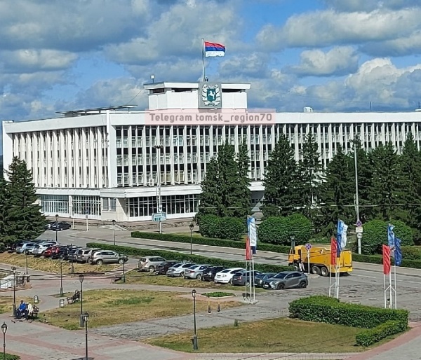 Администрация, флаг, Томская область(2022)|Фото: t.me/tomsk_region70