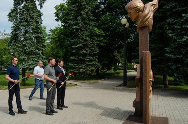 Евгений Куйвашев во время визита в Макеевку(2022)|Фото: департамент информационной политики Свердловской области