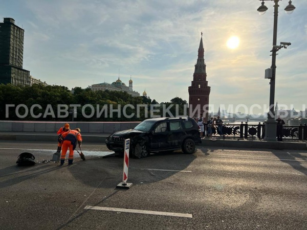 ДТП на Большом Каменном мосту в Москве.(2022)|Фото: пресс-служба УГИБДД Москвы
