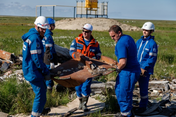 Нефтяники и волонтеры очищают Арктику от мусора(2022)|Фото: Газпромнефть-Ямал