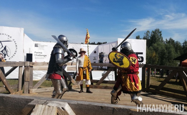 Исторический средневековый бой в рамках фестиваля "На Хохловских холмах"(2022)|Фото: Накануне.RU