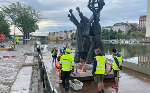 В Хельсинки убрали памятник "Мир во всем мире"(2022)|Фото: Olli Aimola / YLE