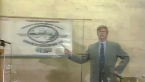 Анатолий Чубайс презентует ваучер и начало приватизации в 1992 году(2022)|Фото: кадр из фильма 