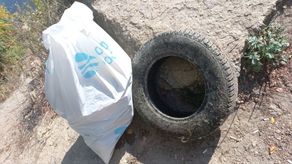 Изумрудный карьер, мусор, покрышка,(2022)|Фото: министерство экологии Челябинской области