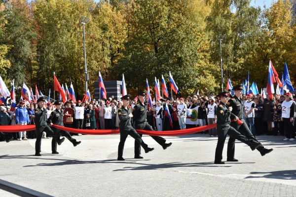 военные, флаг, митинг(2022)|Фото: пресс-служба правительства Новосибирской области