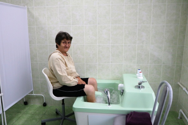 пожилой человек, реабилитация, ванны(2022)|Фото: пресс-служба правительства Новосибирской области