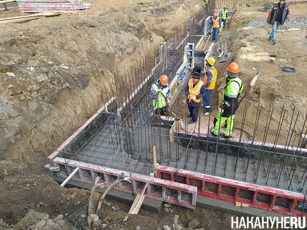 Заливка первого бетона в основание школы № 41 в Екатеринбурге(2022)|Фото: Накануне.RU