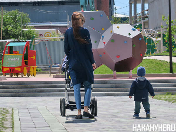Детская площадка рядом с ЖК WOODS в Екатеринбурге(2022)|Фото: Накануне.RU