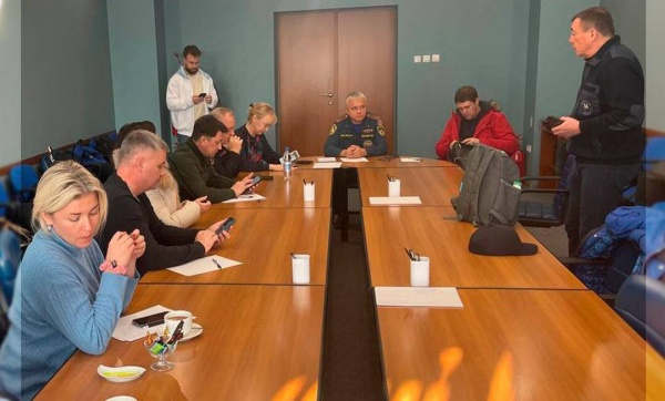 Оперштаб, заседание которого провел в аэропорту губернатор Сахалинской области Валерий Лимаренко(2022)|Фото: vk.com/limarenko_official