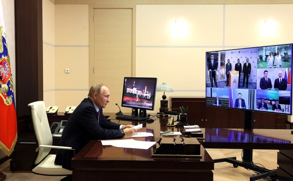 Владимир Путин запускает племенной центр по воспроизводству индейки в Тюменской области(2022)|Фото: kremlin.ru