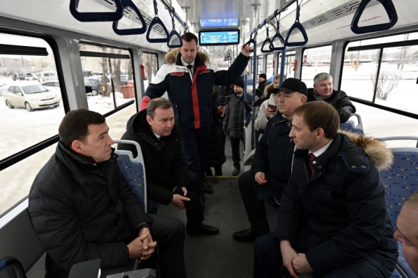 Куйвашев, Пинаев, Козлов в тагильском трамвае(2022)|Фото: све.рф