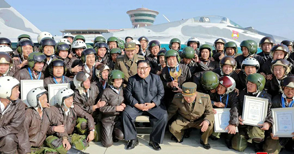 Ким Чен Ын на фоне J-10C (коллаж)(2022)|Фото: qq.weixin.com