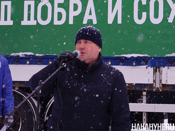 Алексей Шмыков во время отправки гуманитарного груза в Донбасс от волонтерского центра "Мы рядом"(2022)|Фото: Накануне.RU