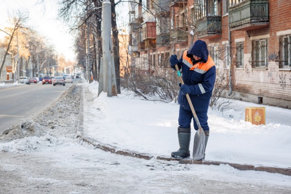 Уборка снега в Екатеринбурге(2022)|Фото: Екатеринбург.рф/ Алина Шешеня