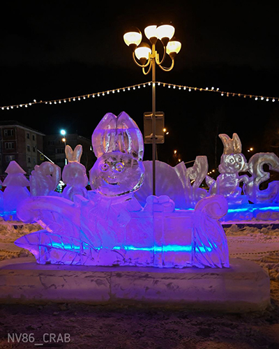 Скульптура на площади нефтяников в Нижневартовске(2022)|Фото: группа "Типичный краб 86 | Нижневартовск" / vk.com/nv86_crab