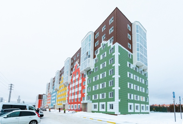 Новый дом, построенный в городском поселении Белый Яр для жителей фенольных домов(2022)|Фото: Администрация Сургутского района
