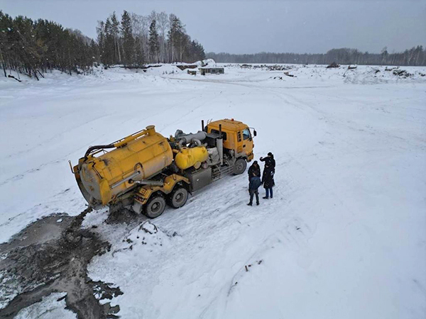 Слив отходов на незаконном полигоне у поселка Нагорный(2023)|Фото: пресс-служба свердловского отделения РЭО