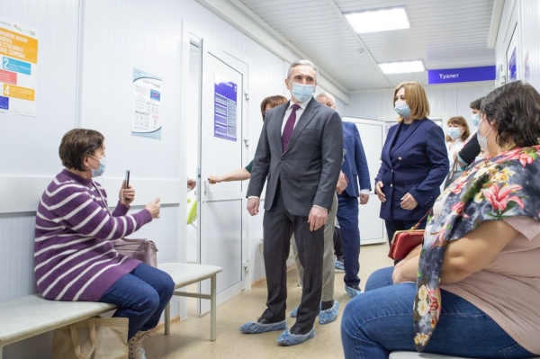 Александр Моор оценил результаты капремонта терапевтического отделения областной больницы в Нижней Тавде(2023)|Фото: Информационный центр правительства Тюменской области