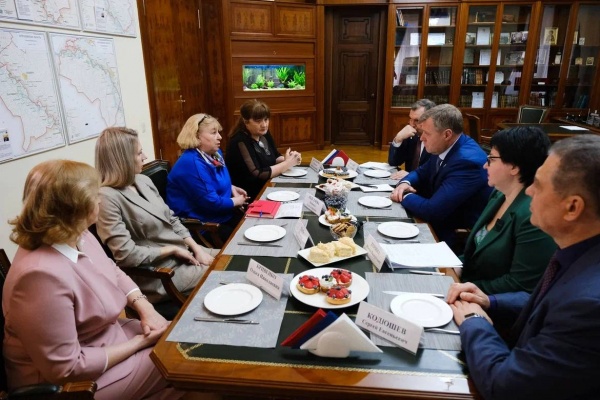 игорь бабушкин, комитет женщин(2023)|Фото: пресс-служба губернатора Астраханской области