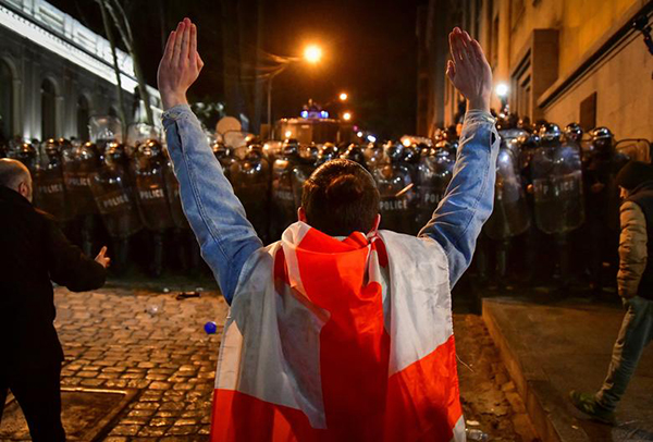        " "  ,  (7  2023 )(2023)|: Reuters / Irakli Gedenidze