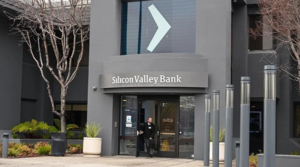 Штаб-квартира банка Silicon Valley Bank в Санта-Кларе, Калифорния(2023)|Фото: Tayfun Coskun / Anadolu Agency via Getty Images