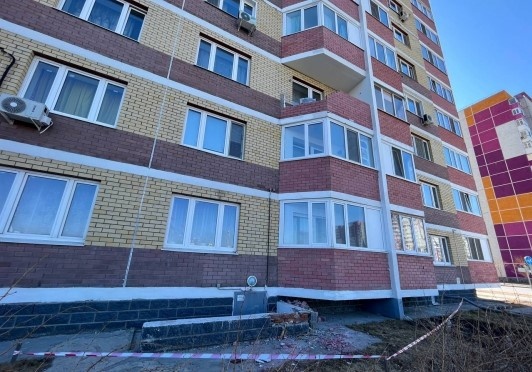 Обрушение кирпичной кладки балкона(2023)|Фото: tyumen.sledcom.ru