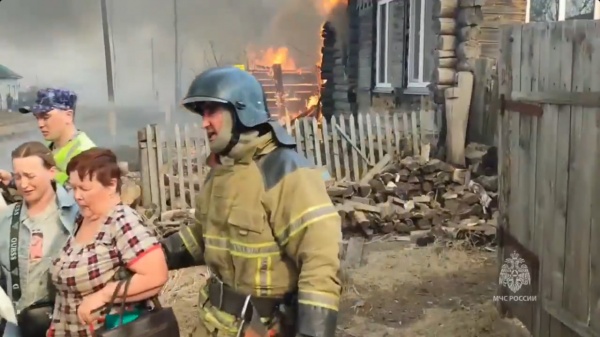 Деревня Логоушка, объятая пожаром(2023)|Фото: ГУ МЧС по Курганской области