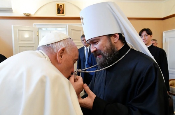 папа римский Франциск, митрополит Иларион(2023)|Фото: Reuters
