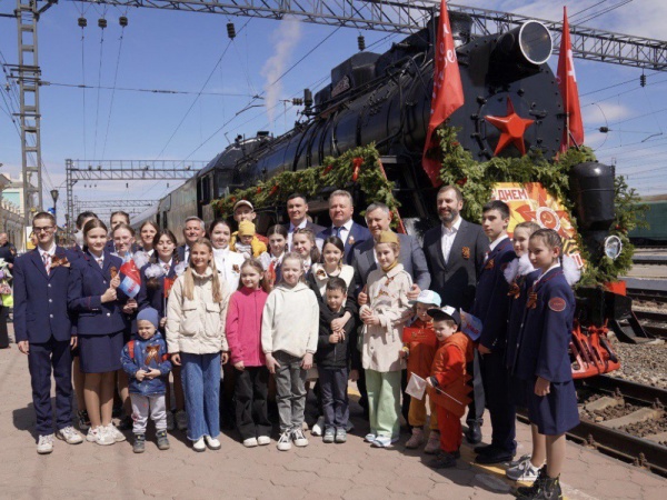 ведерников, день победы, поезд, школьники(2023)|Фото: пресс-служба ЗакСО Иркутской области
