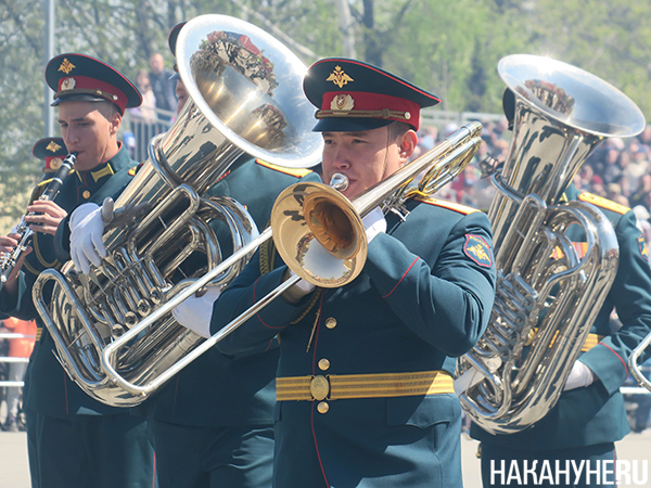 Военный оркестр на параде Победы 9 мая в Верхней Пышме(2023)|Фото: Накануне.RU