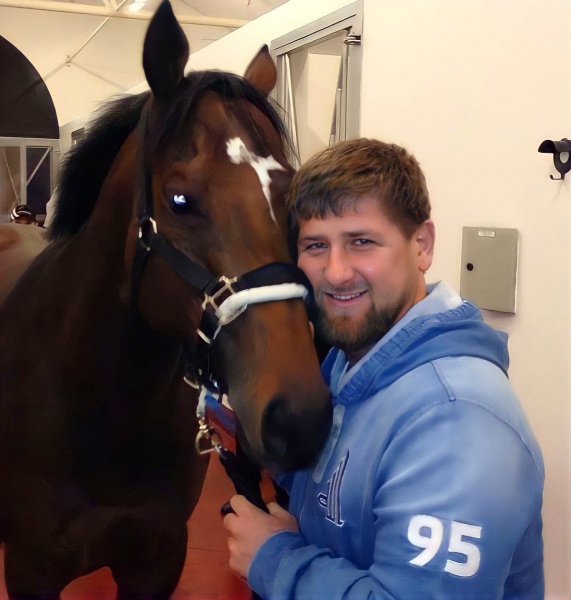 Рамзан Кадыров с конем Зазу(2023)|Фото: telegram-канал Рамзана Кадырова / t.me/RKadyrov_95