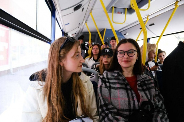 общественный транспорт, пассажиры, автобус(2023)|Фото: astrobl.ru