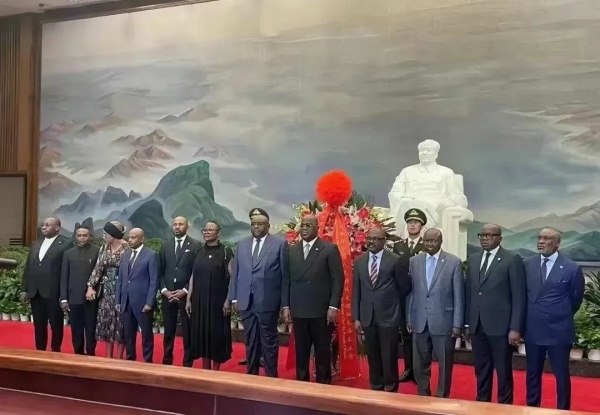 Феликс Чисекеди посетил мавзолей Мао Цзэдуна в Пекине(2023)|Фото: mp.weixin.qq.com