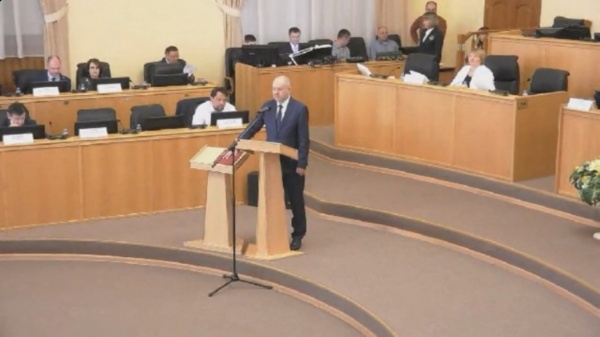 Олег Датских принимает присягу(2023)|Фото: Информационный центр правительства Тюменской области