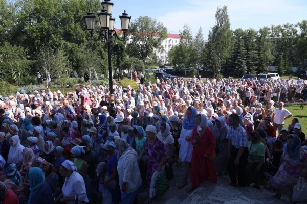 богослужение, верующие(2023)|Фото: пресс-служба фонда святой Екатерины