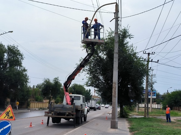 электрики, освещение, фонарный столб(2023)|Фото: astrobl.ru