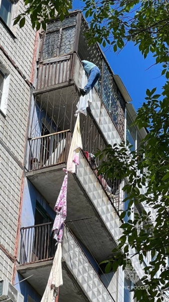 Побег по веревке из простыней с балкона.(2023)|Фото: пресс-служба ГУ МЧС РФ по Хабаровскому краю