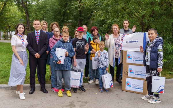 Сотрудники нефтетранспортной компании провели волонтерскую акцию "Собери ребенка в школу"(2023)|Фото: Транснефть – Сибирь