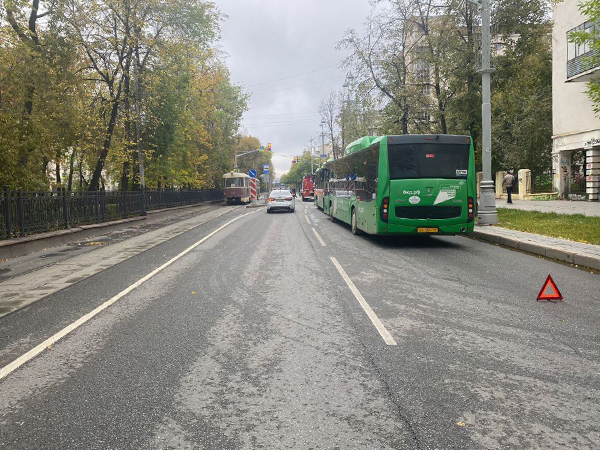 ДТП на проспекте Ленина, 52/1 в Екатеринбурге(2023)|Фото: ГИБДД Свердловской области