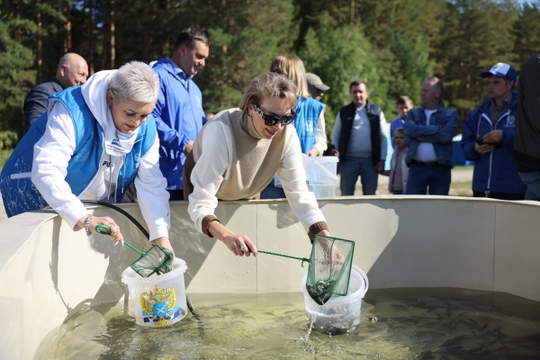 Зарыбление озера Синара(2023)|Фото: пресс-служба РМК